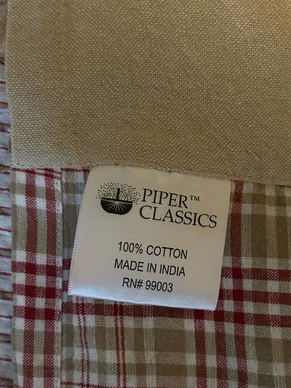 ShowerCurtain Patchwork Cotton Quilt. Red/Cream. Fringy edge front, smooth back.